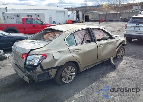 2010 Subaru Legacy 2.5I Premium из США, поврежденный, VIN 4S3BMBG61A3220704